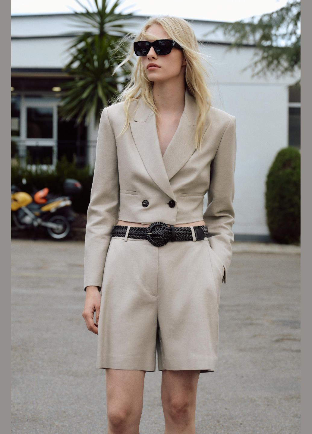 Песочный женский двобортный кроп жакет Zara - летний