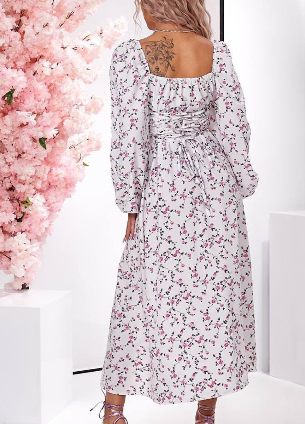 Розовое повседневный платье меди в цветочный принт с открытыми плечами Tik-Tak с цветочным принтом