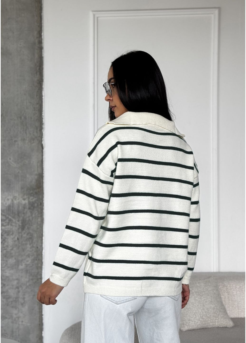 Чорний зимовий комфортний светр з коміром-стійкою джемпер InFashion Светр