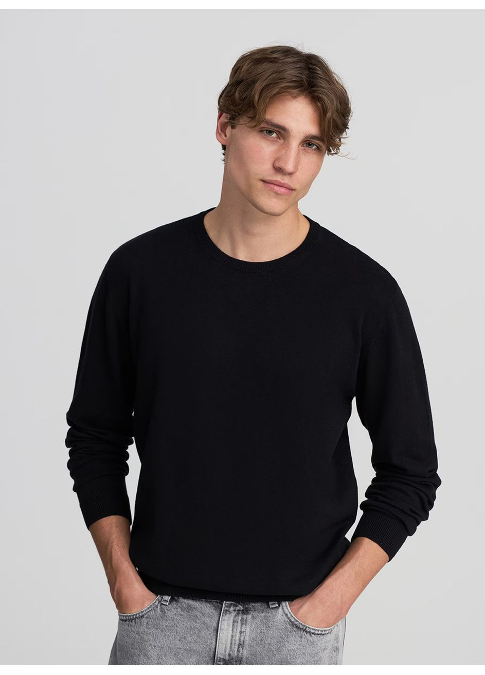 Черный демисезонный свитер чел Terranova