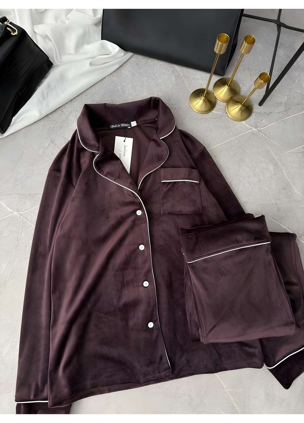 Коричнева зимня жіноча брючна велюрова піжама з кантом: сорочка на гудзиках і прямі штани синя Україна