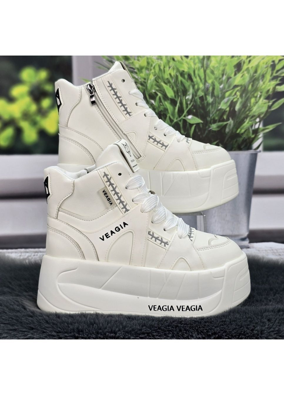 Зимние ботинки женские зимние белые на платформе Veagia из искусственной кожи