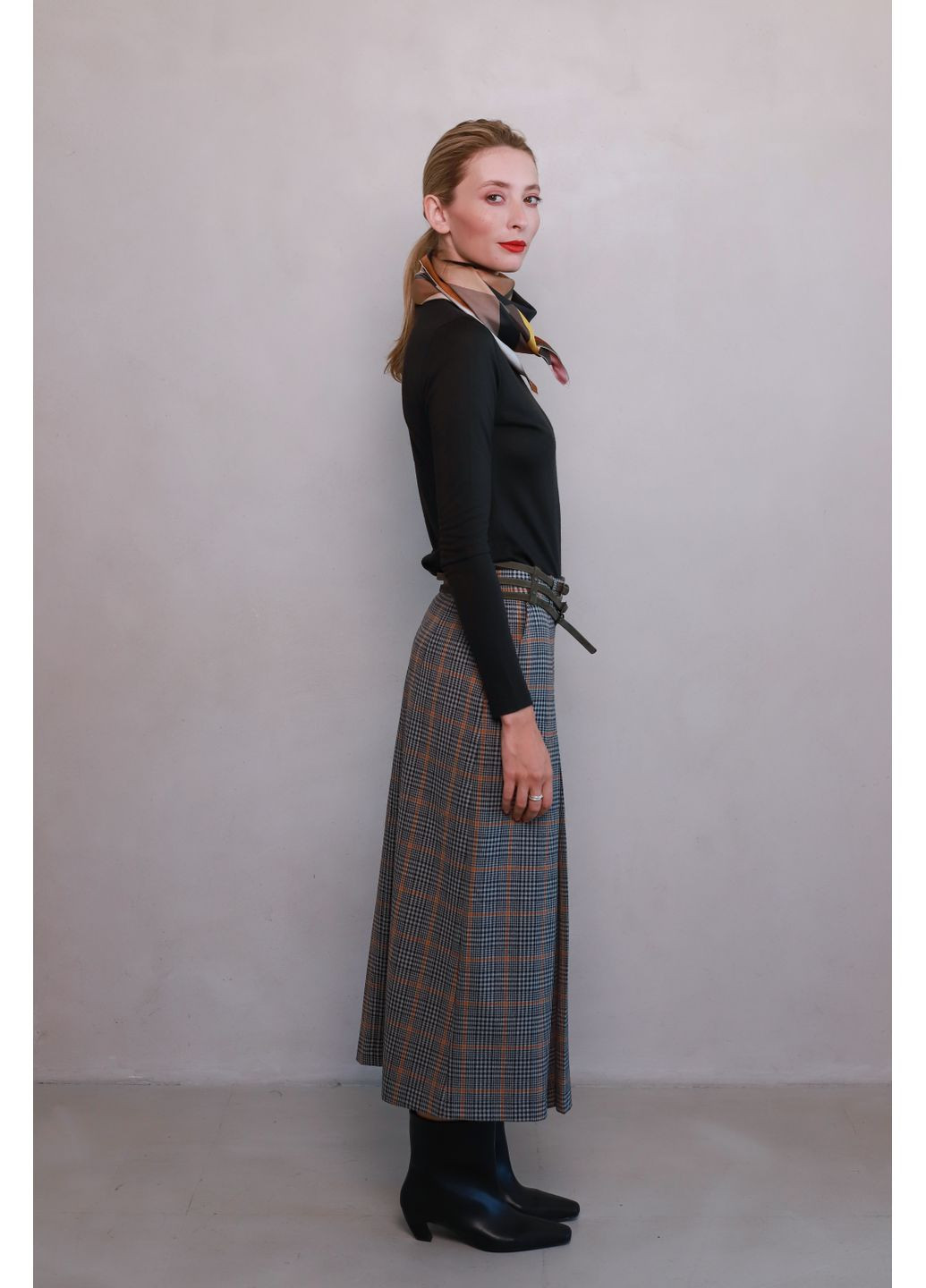 Вовняня сіра в біло-червону клітинку спідниця сонце-кльош з розрізом в довжині міді Олдертон Dolcedonna (360974268)