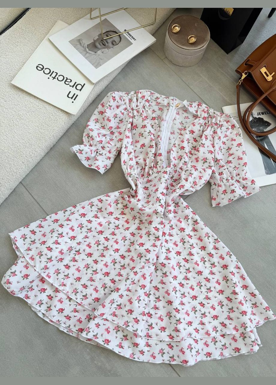 Белое кэжуал легкое и романтическое платье с нежным цветочным принтом. с пышной юбкой Adelante с цветочным принтом