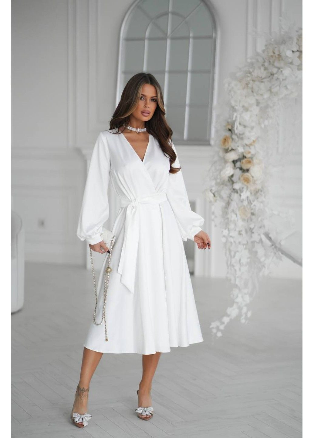 Молочное платье атласное на запах — модель 7563 молочный No Brand