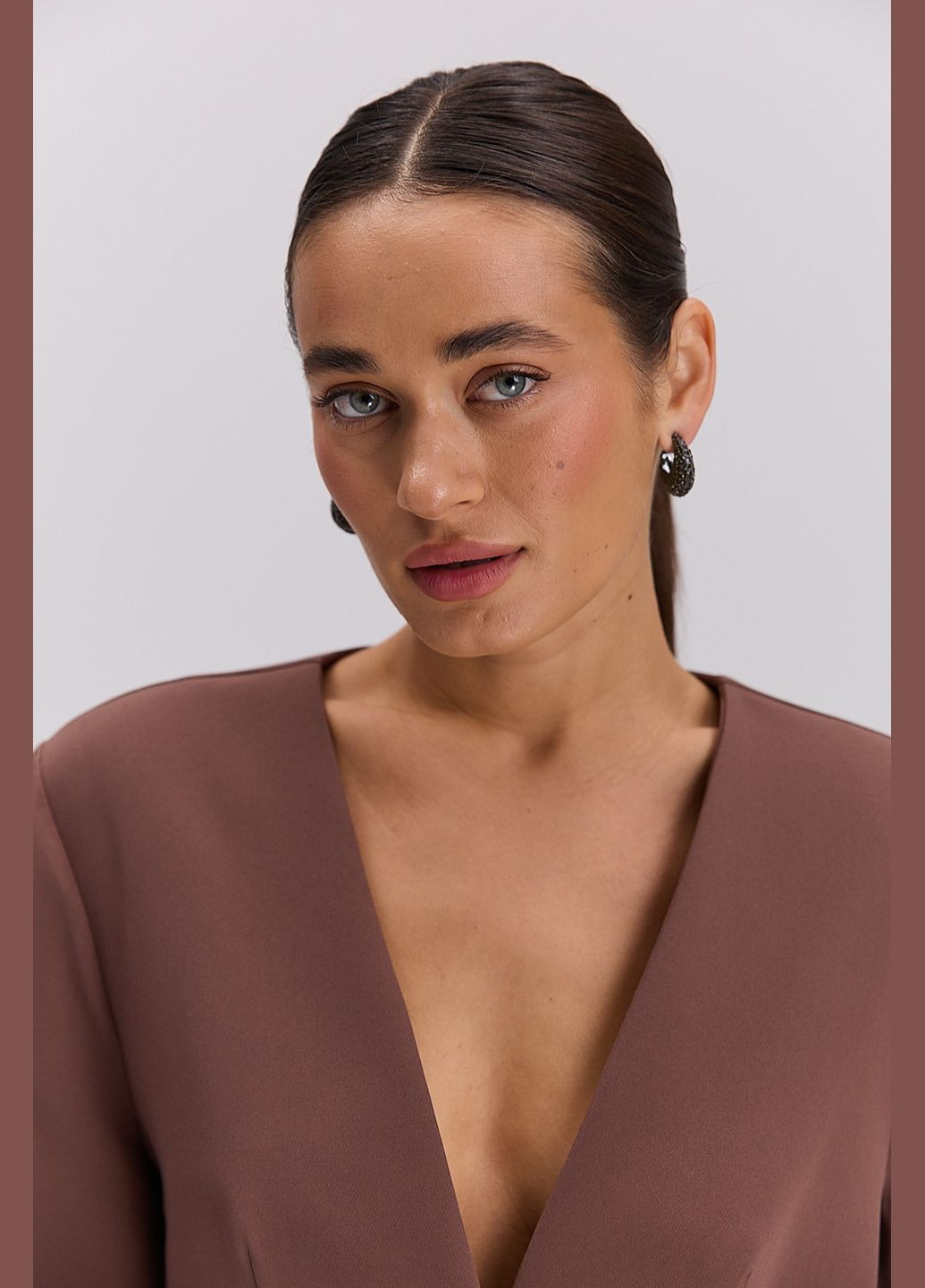 Коричневый женский женский приталенный жакет черного цвета Arjen -