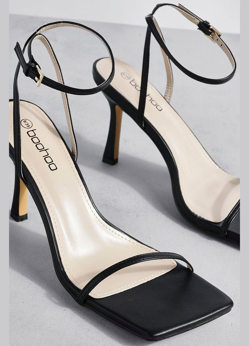 Черные босоножки на каблуке Boohoo