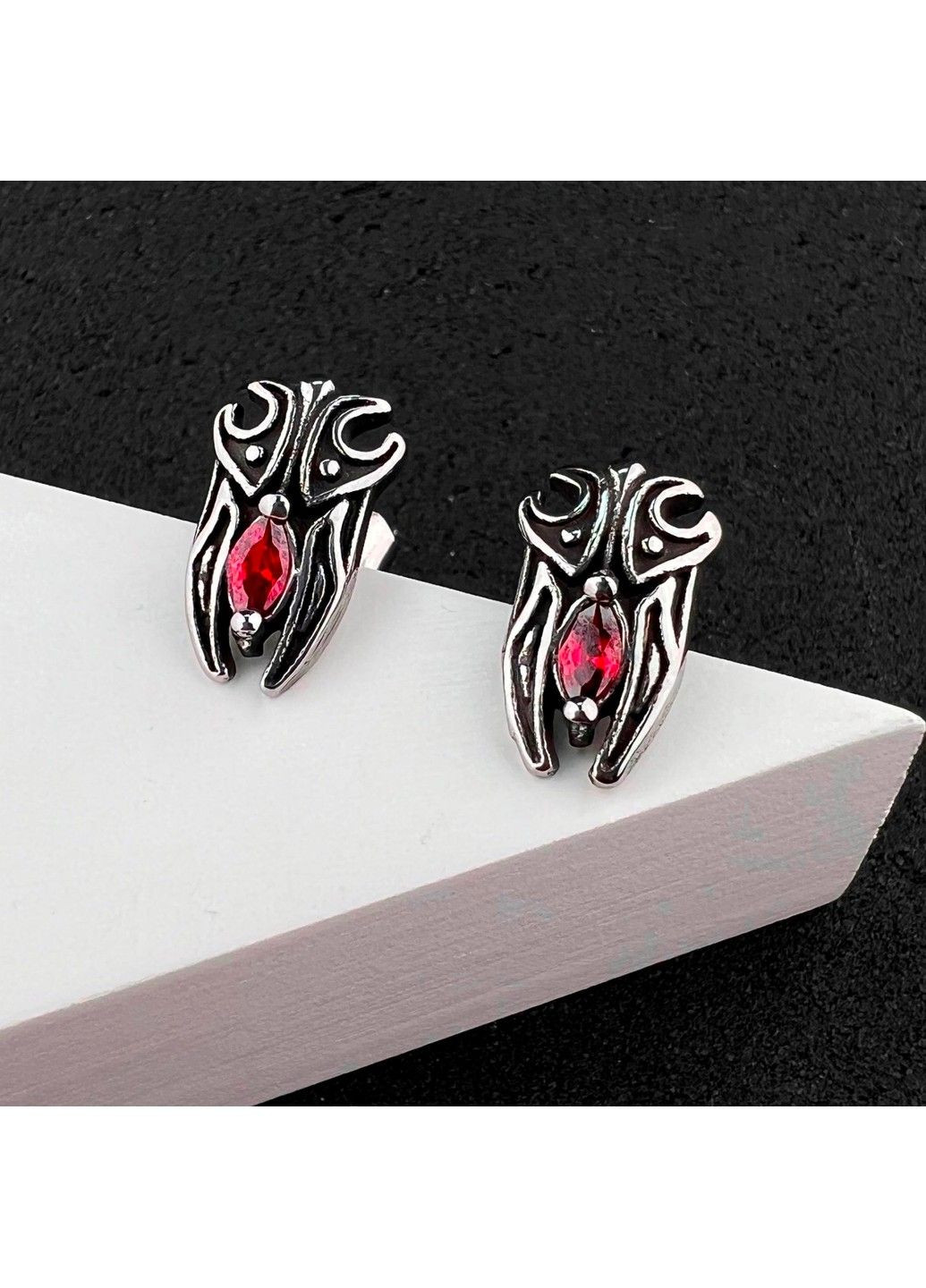 Готичні панк сережки з червоним каменем із медичної сталі ES-035 No Brand (299330591)