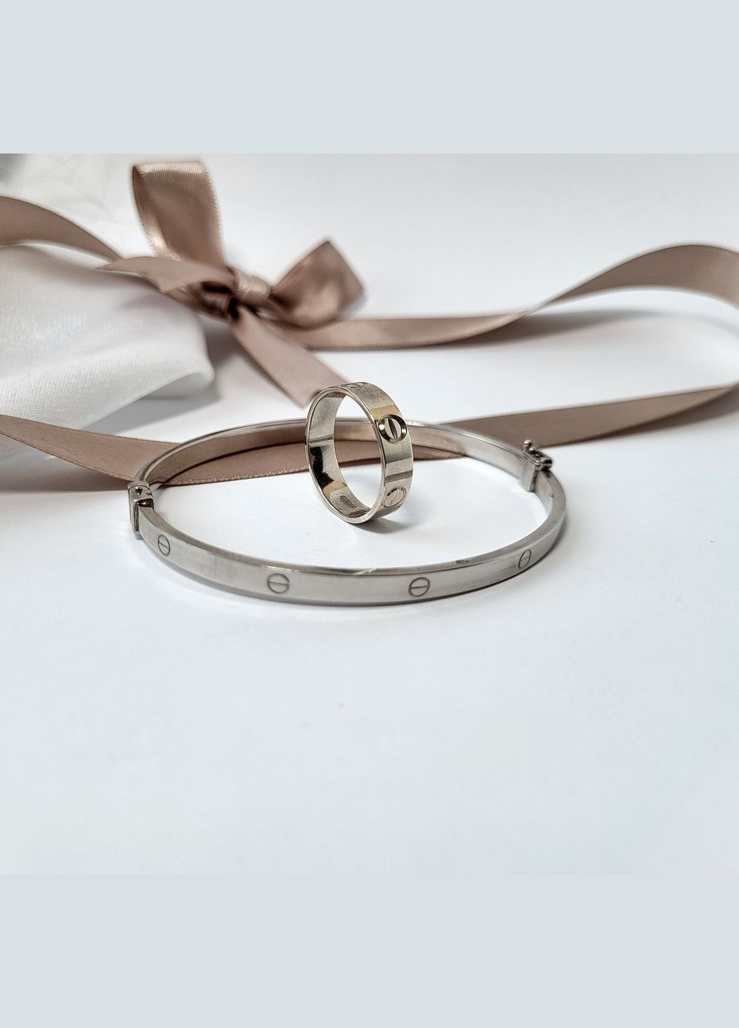 Кольцо серебряное колечко обручка без камней Родированное серебро 925 пробы.0 размер 700 2.92г No Brand (306741652)