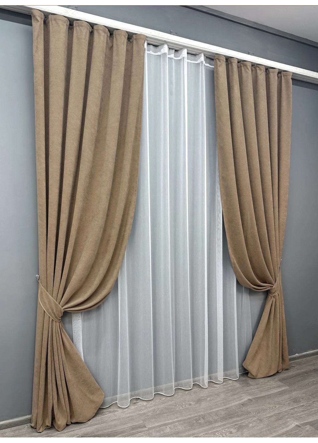 Комплект штор Мікровелюр Petek 150х270 2шт і Тюль 400х270 1701ш-1153т Капучино з білим 71-055/3 VR-Textil (360977838)
