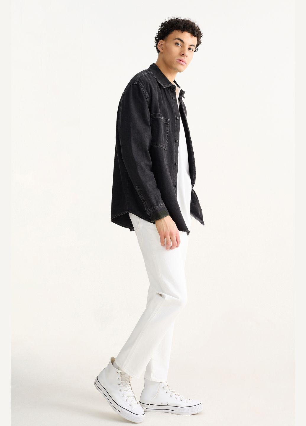 Белые летние джинсы carrot C&A