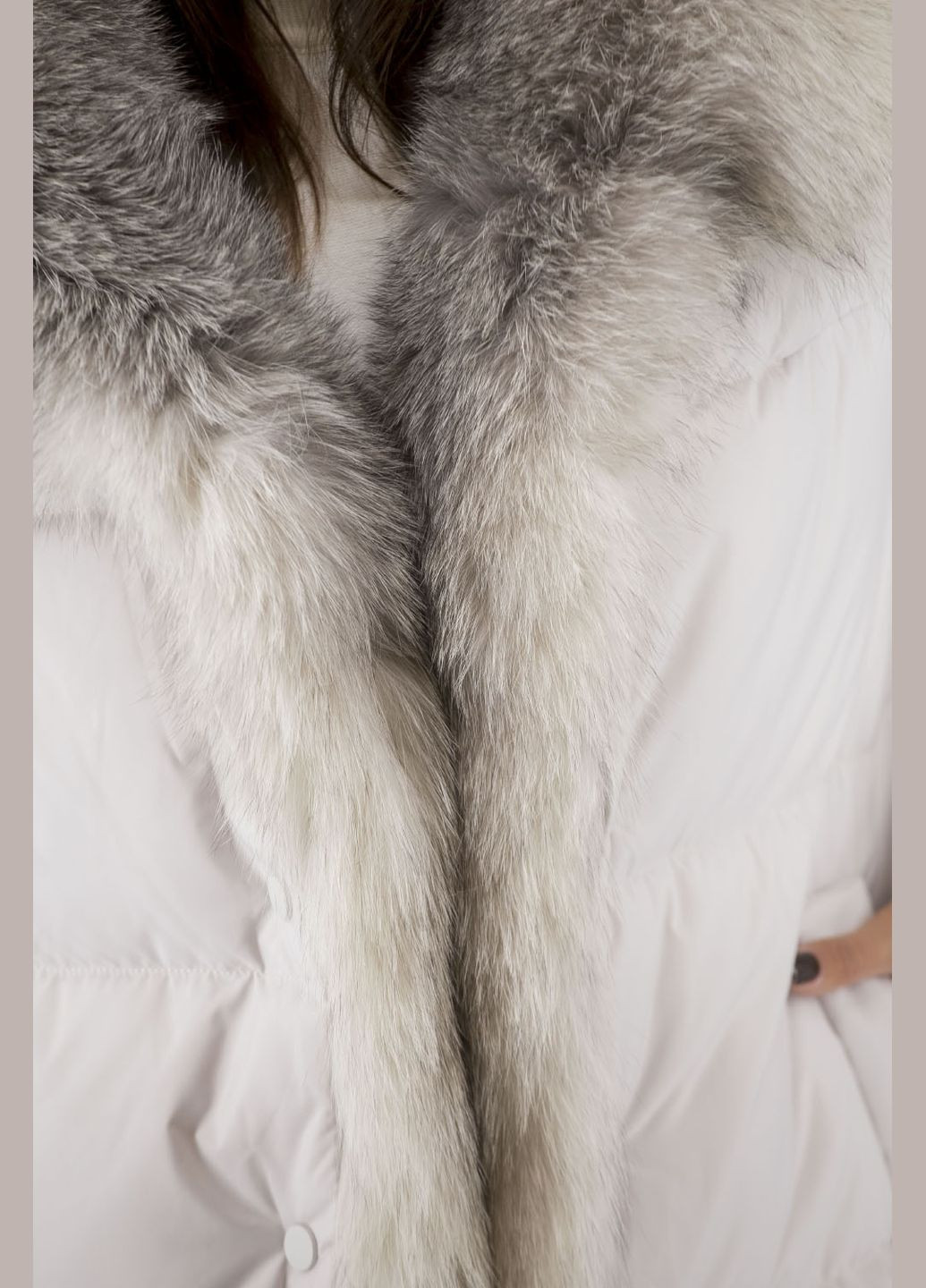 Світло-сіра демісезонна жіноча куртка з пір'ям і хутром песця, однотонна, світлосіра bella bicchi (світлосірий, ), 39807 No Brand