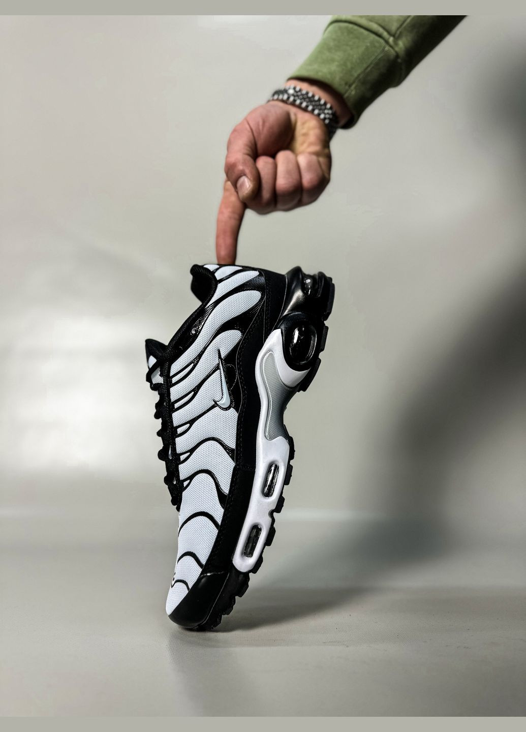 Білі Осінні кросівки чоловічі і жіночі nike air max plus tn white/black | найк аір макс тн плюс білі No Brand