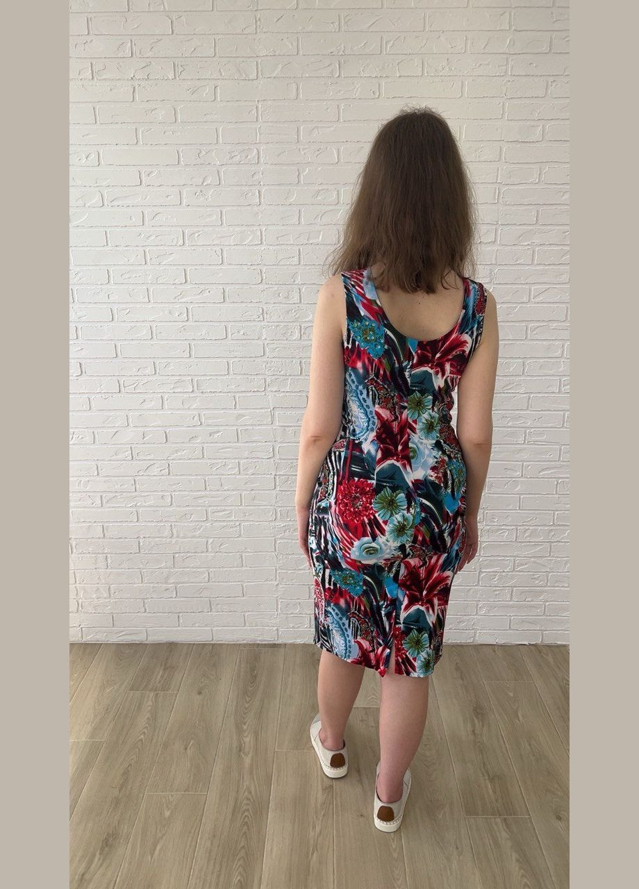 Червона повсякденний, кежуал червоне лляне стрейчеве літнє жіноче плаття-футляр міді з квітковим принтом з червоними ліліями з блакитними трояндами сукня-майка, футляр No Brand з квітковим принтом