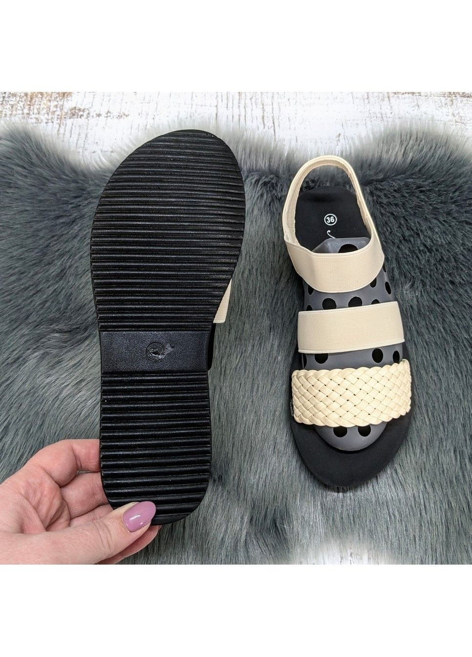 Бежевые босоножки женские на низком ходу ABA на резинке