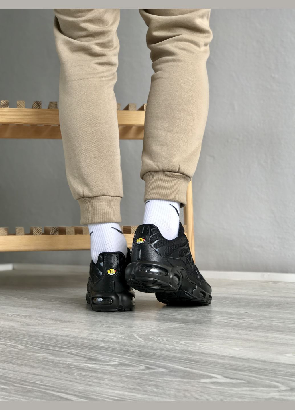 Черные демисезонные кроссовки мужские и женские Nike air max Tn plus black | Найк аір макс Тн плюс