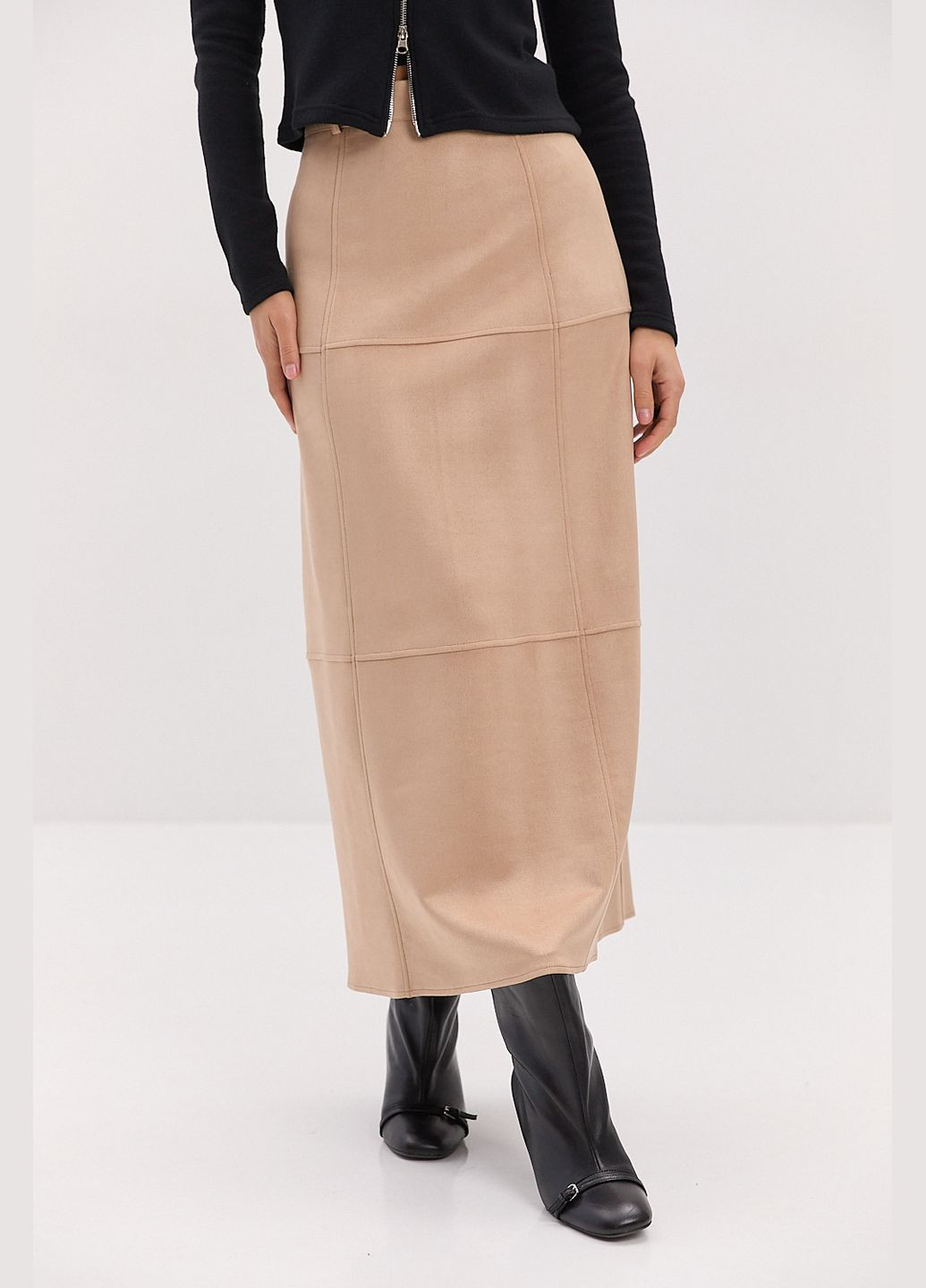 Бежевая длинная юбка из замши бежевая с декоративными швами Arjen