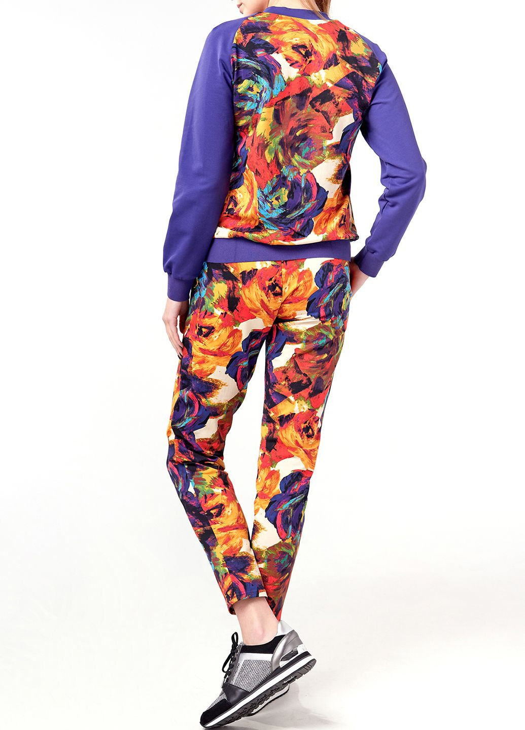 Жіночий спортивний костюм з яскравим абстрактним та квітковим принтом. ORA (282737216)