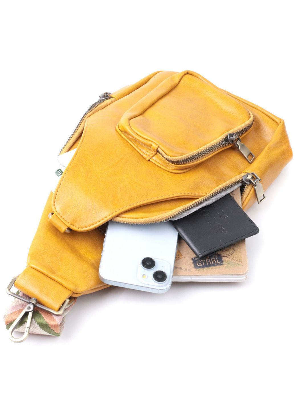 Яскрава жіноча сумка з екошкіри з акцентом на текстильну лямку 18х33х10 см Vintage (315870978)