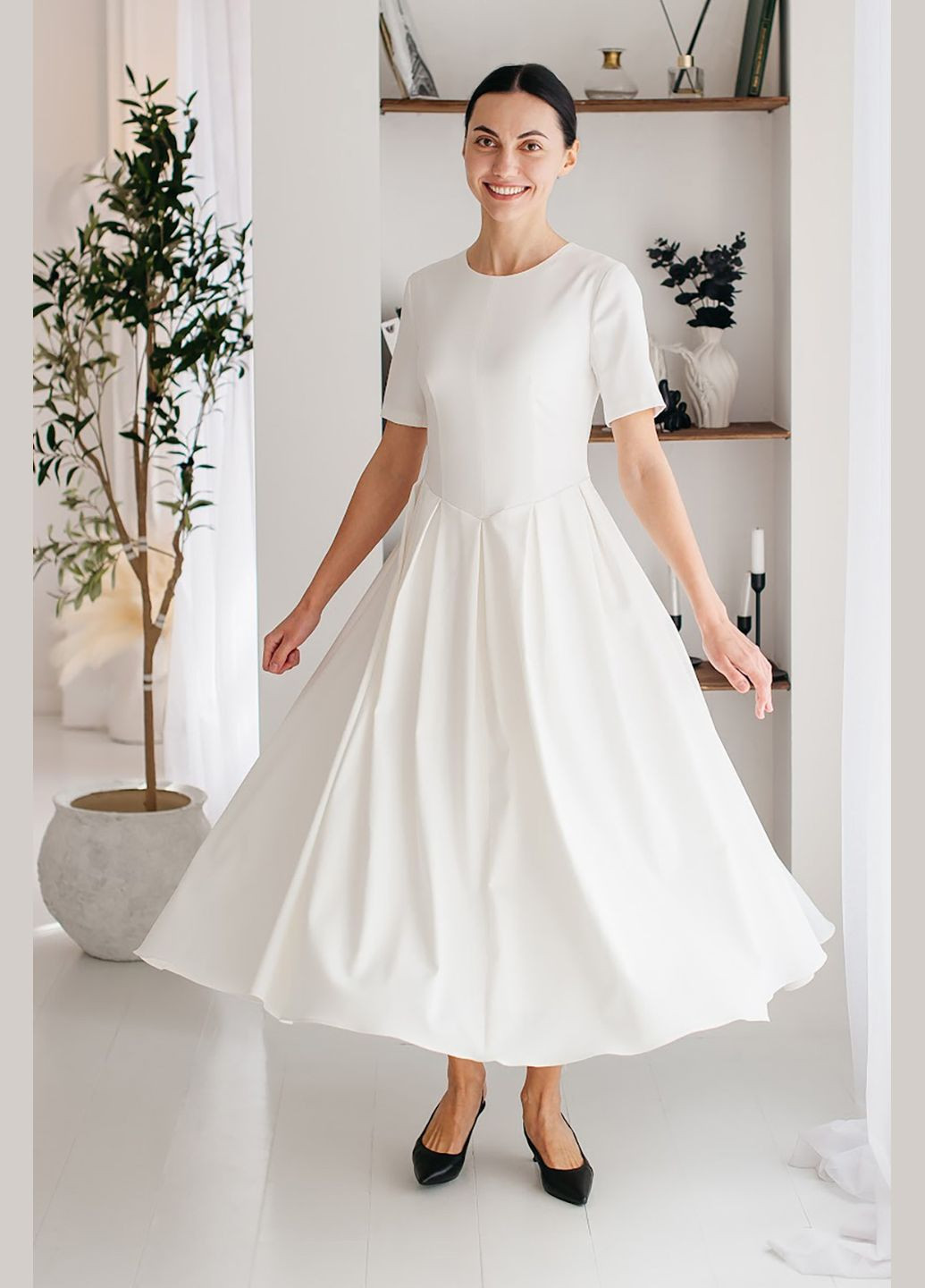 Молочное платье-миди white elegy с приталенным силуэтом Lana Bryk однотонное