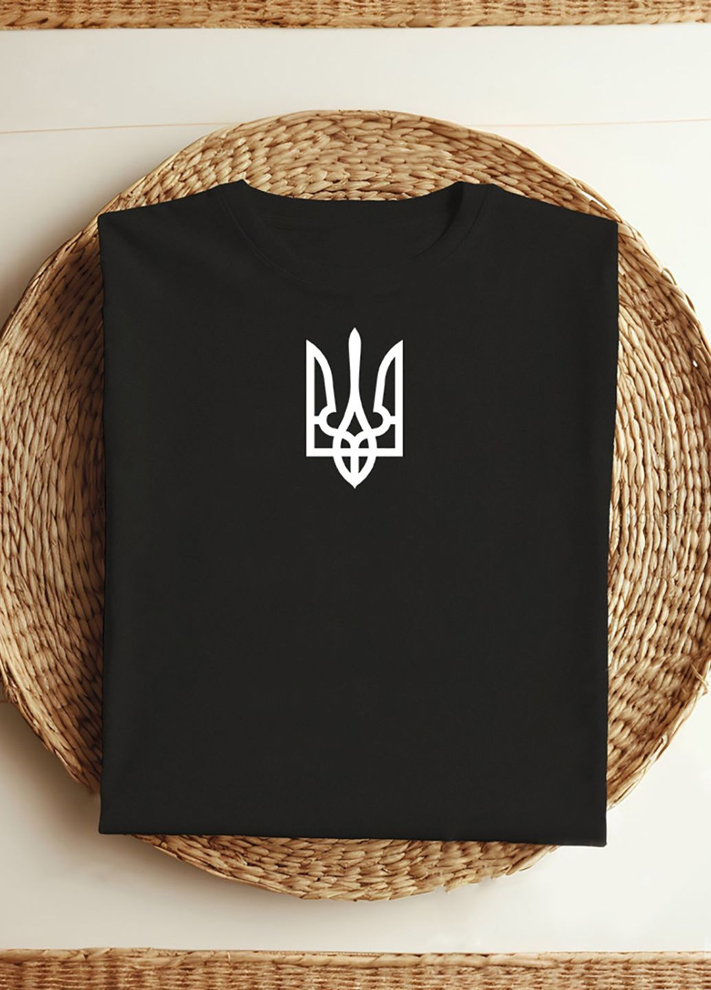 Черная демисезон футболка женская черная white coat of arms Love&Live