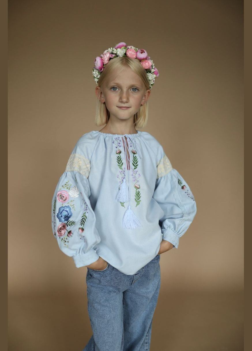 Блакитна сучасна сорочка вишиванка для дівчинки блакитна троянди (341327476)