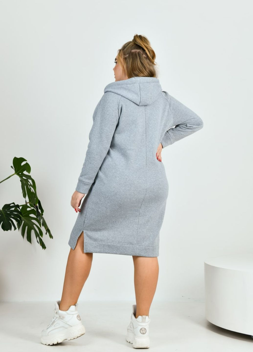 Серое кэжуал теплое платье в спортивном стиле с капюшоном и карманом кенгуру платье-худи Allthings однотонное