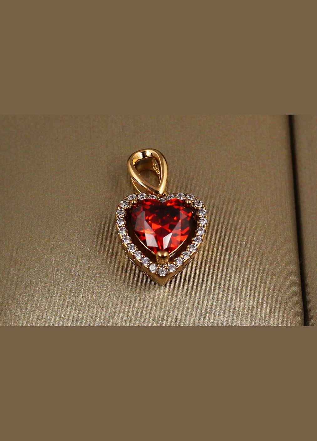 Кулон красное сердце в ободке из мелких фианитов для тонкой цепи 1.2 см золотистый. Xuping Jewelry (316433260)