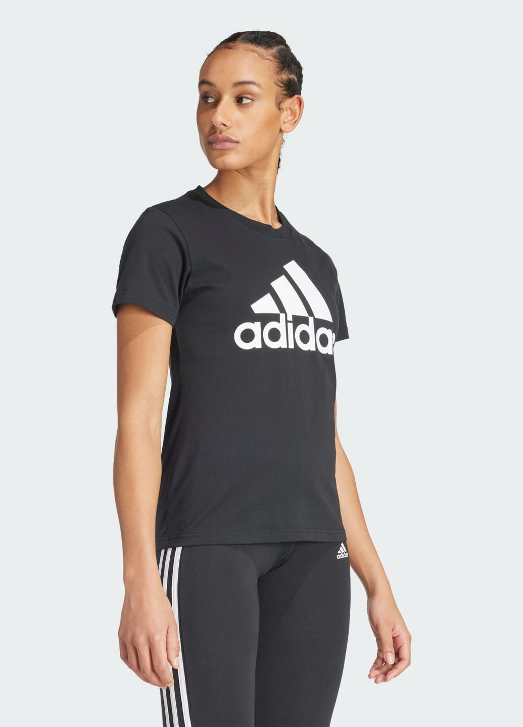 Черная всесезон футболка essentials logo adidas