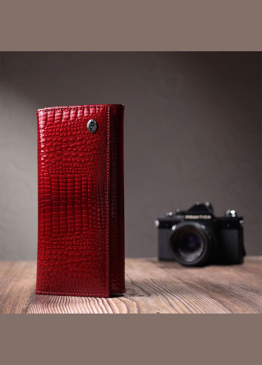 Лакований жіночий гаманець з фактурою під рептилію з натуральної шкіри 22717 Червоний st leather (329146479)