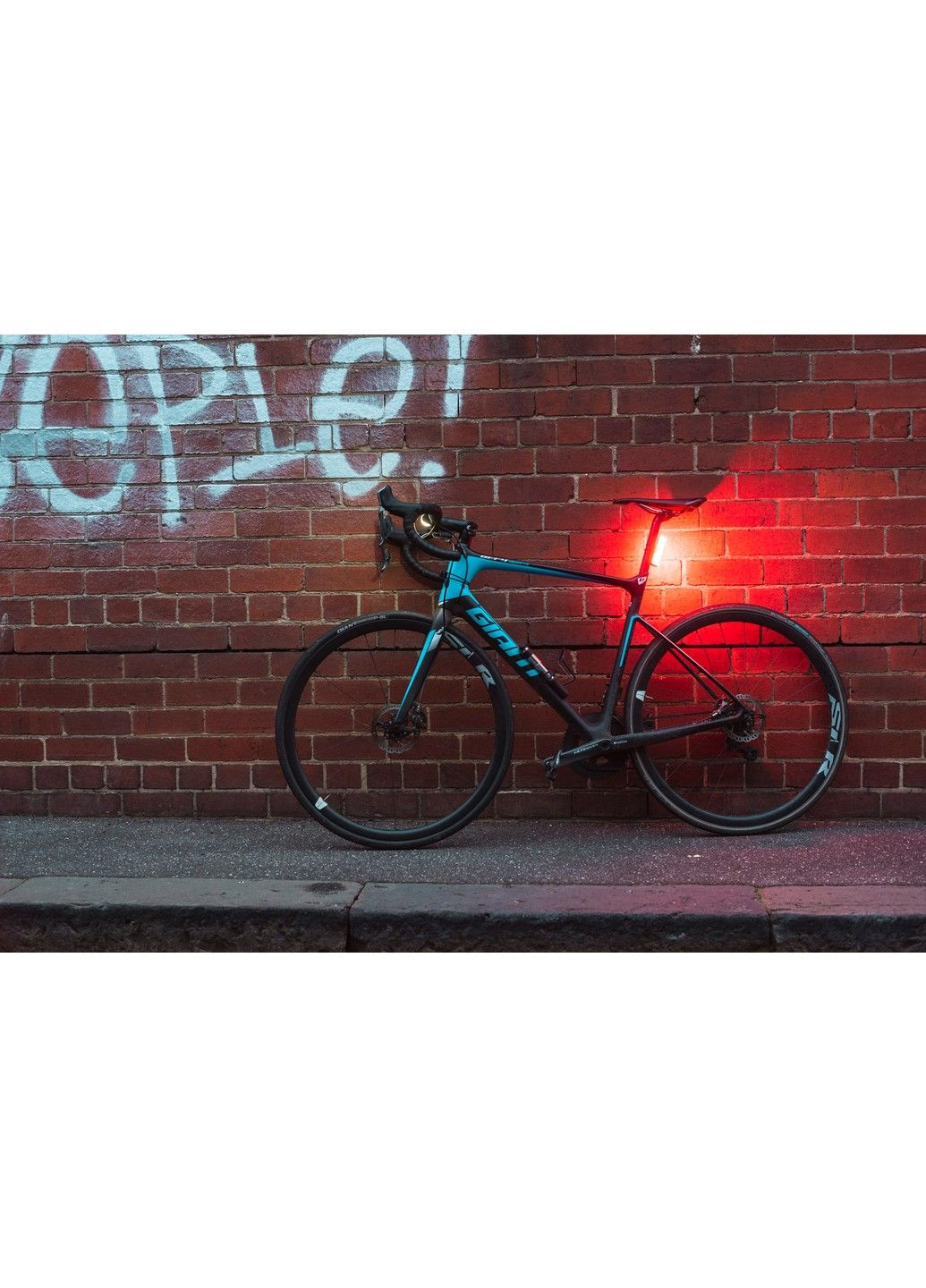 Мигалка передняя Mid Cobber Front 320 Lumens Knog (317944641)