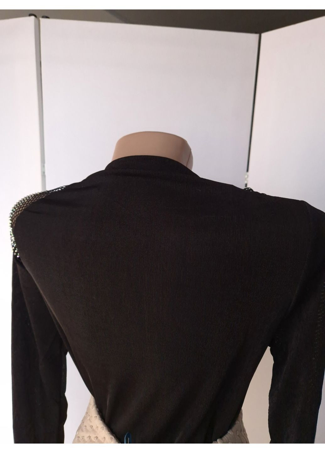 Чёрная гольф блузка с вставкой сетки с стразами стрейчевый G&N