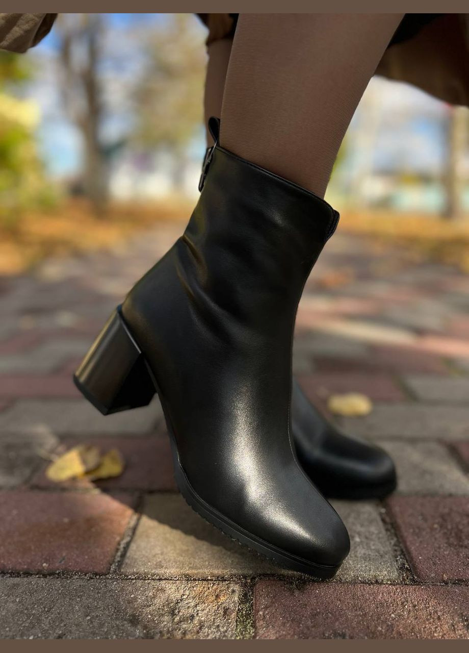 Зимние женские ботинки на каблуке утепленные (1825) No Brand из искусственной кожи