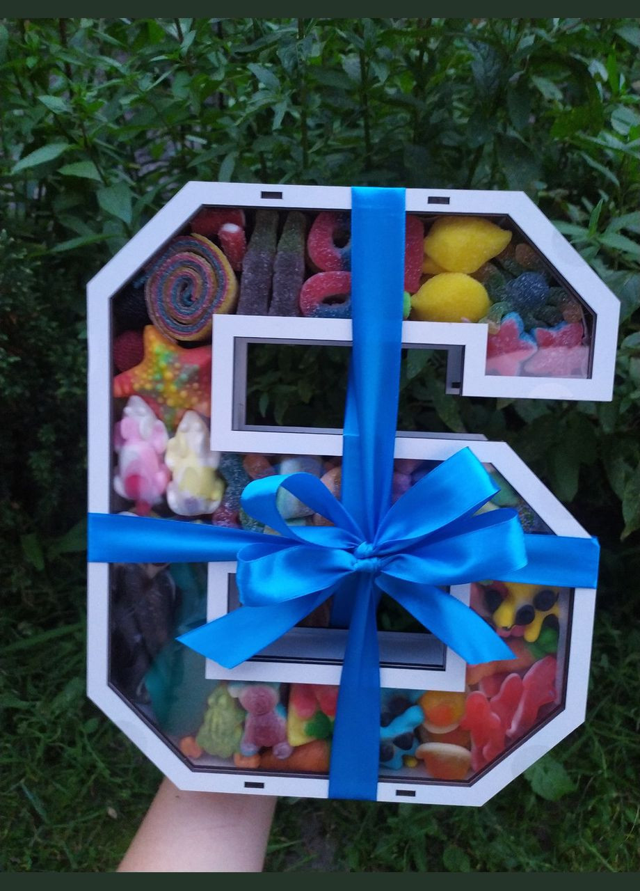 Подарунок дитині, подарунковий бокс із солодощами для дівчини/хлопця у вигляді цифри "6" Trolli (307923622)