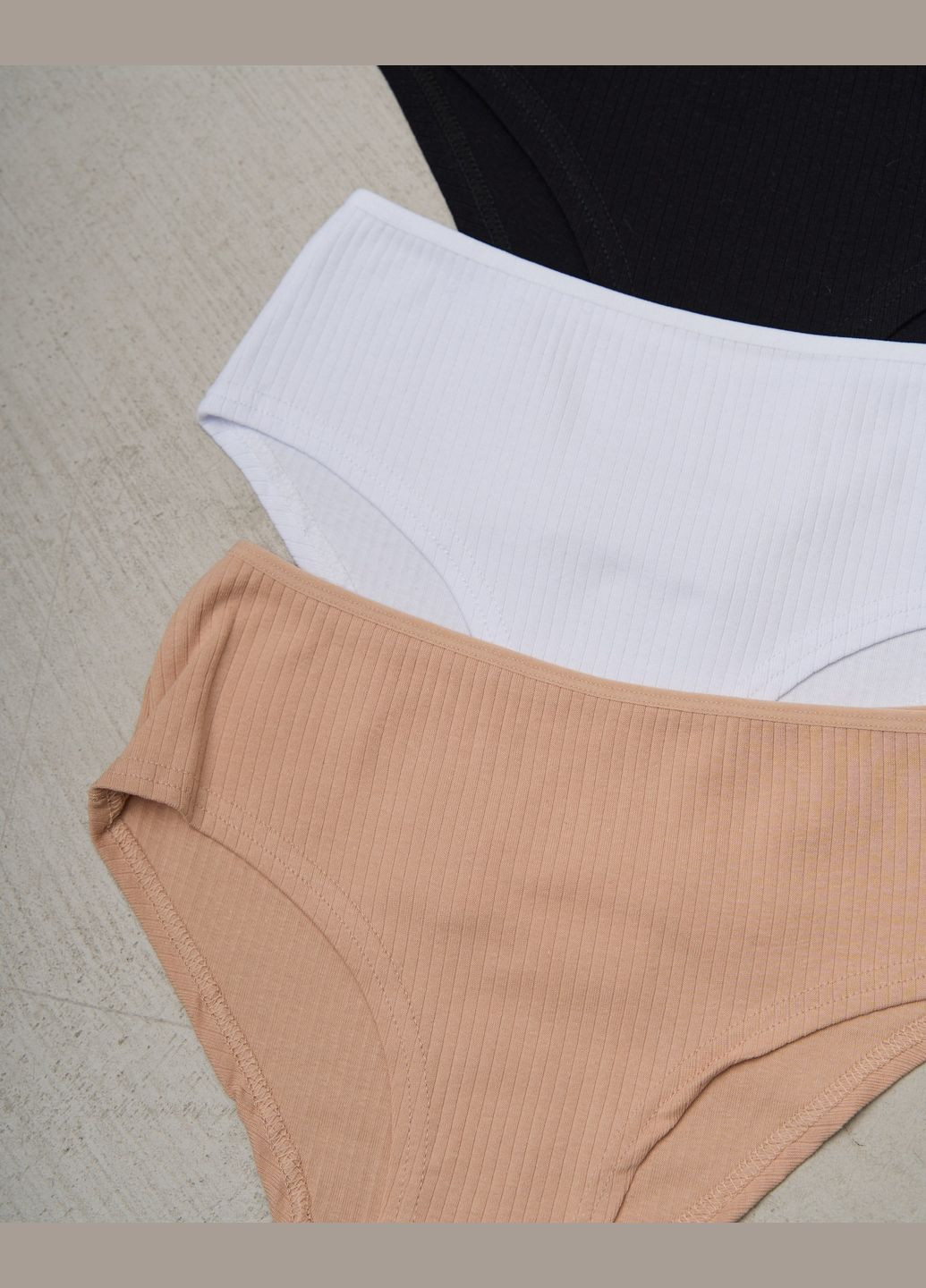 Набір жіночих трусиків Базові кольори Nicoletta (320586292)