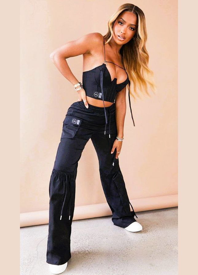 Чорні брюки- 48 розмір PrettyLittleThing карго (300097602)