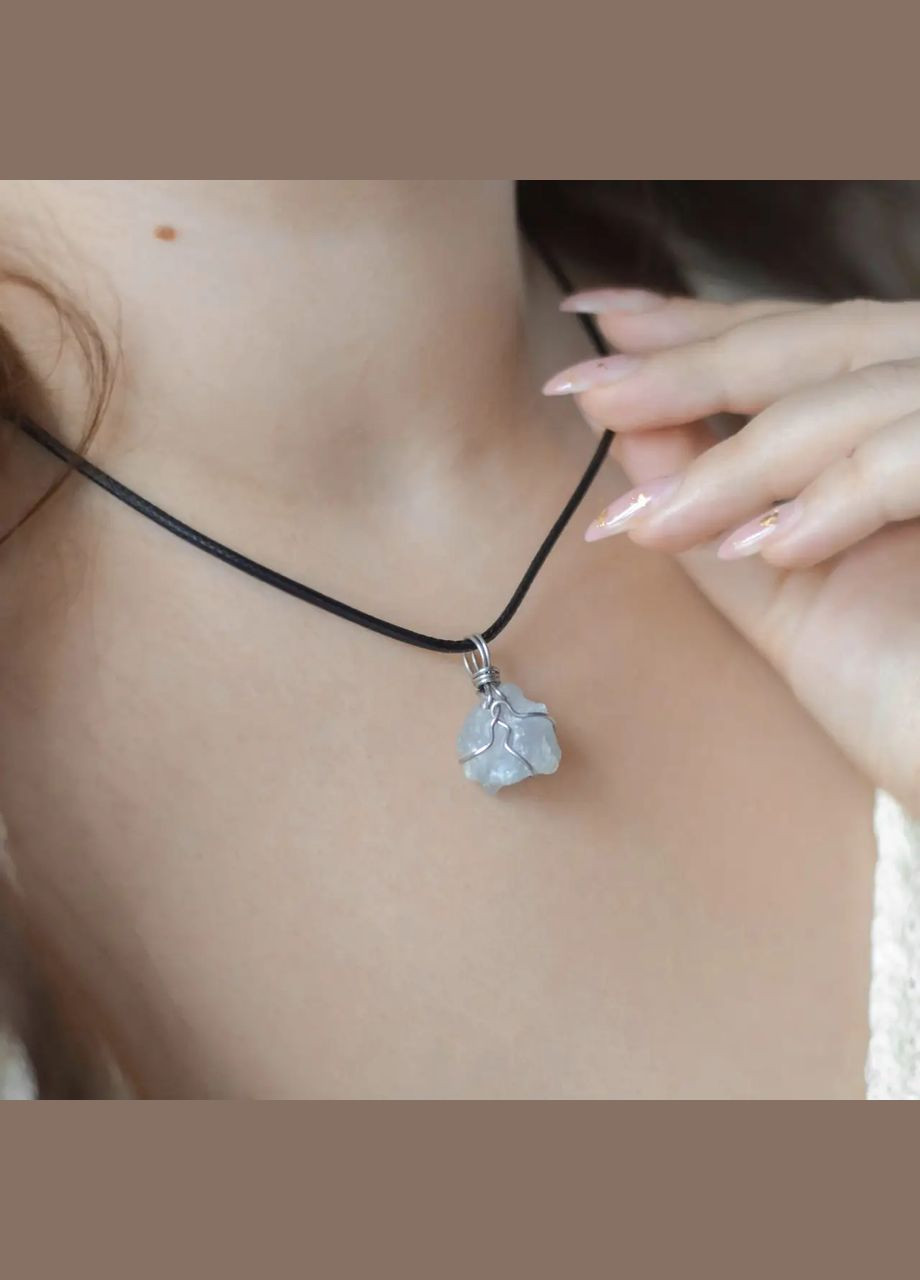 натуральный камень необработанный Аквамарин в оплетке на шнуре 33мм+- L-45-50см (цена за 1шт) No Brand Кулон (324836279)