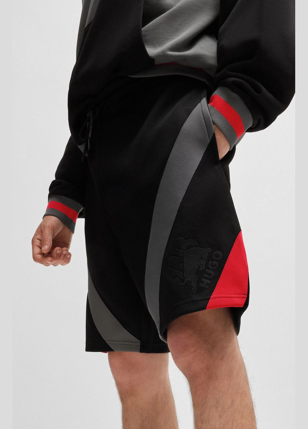 Чоловічі шорти оверсайз HUGO x RB з графічним дизайном розмір М Hugo Boss (322429478)