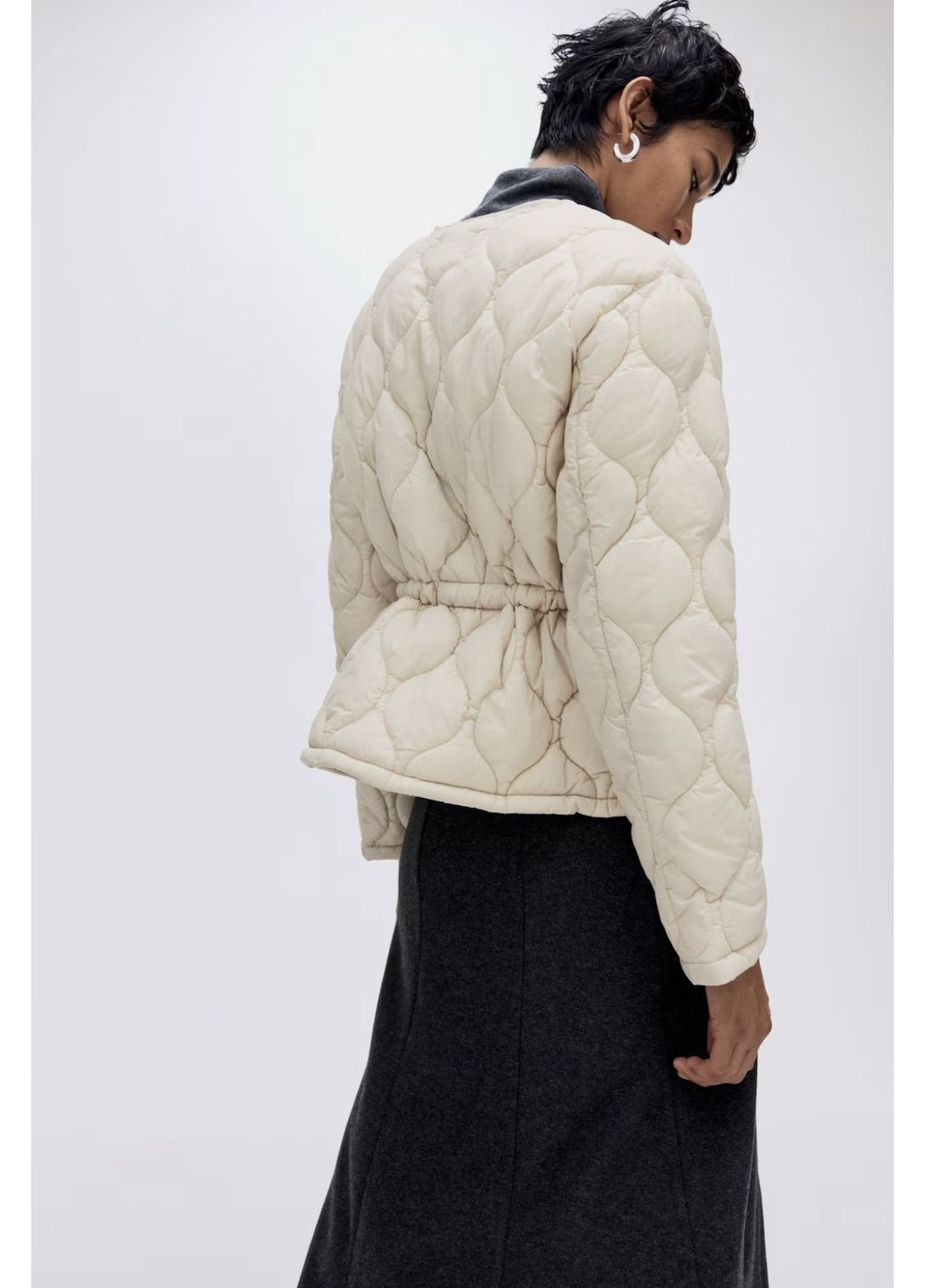 Светло-бежевая демисезонная куртка H&M стьобана