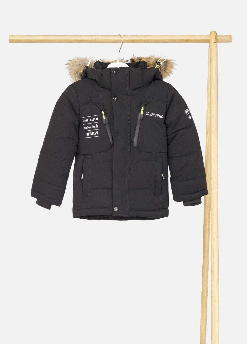 Черная зимняя куртка для мальчика цвет черный цб-00254642 JPLT