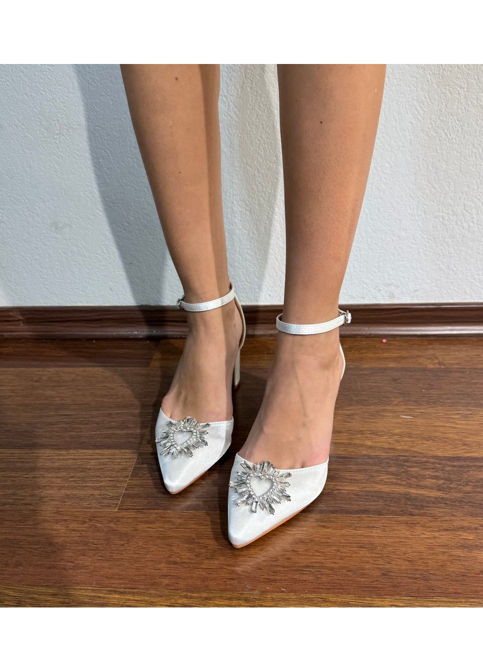 No Brand Свадебные атласные туфли с брошью сердце – 2 образа в одном 7 см белый з текстиль, — (351394259)