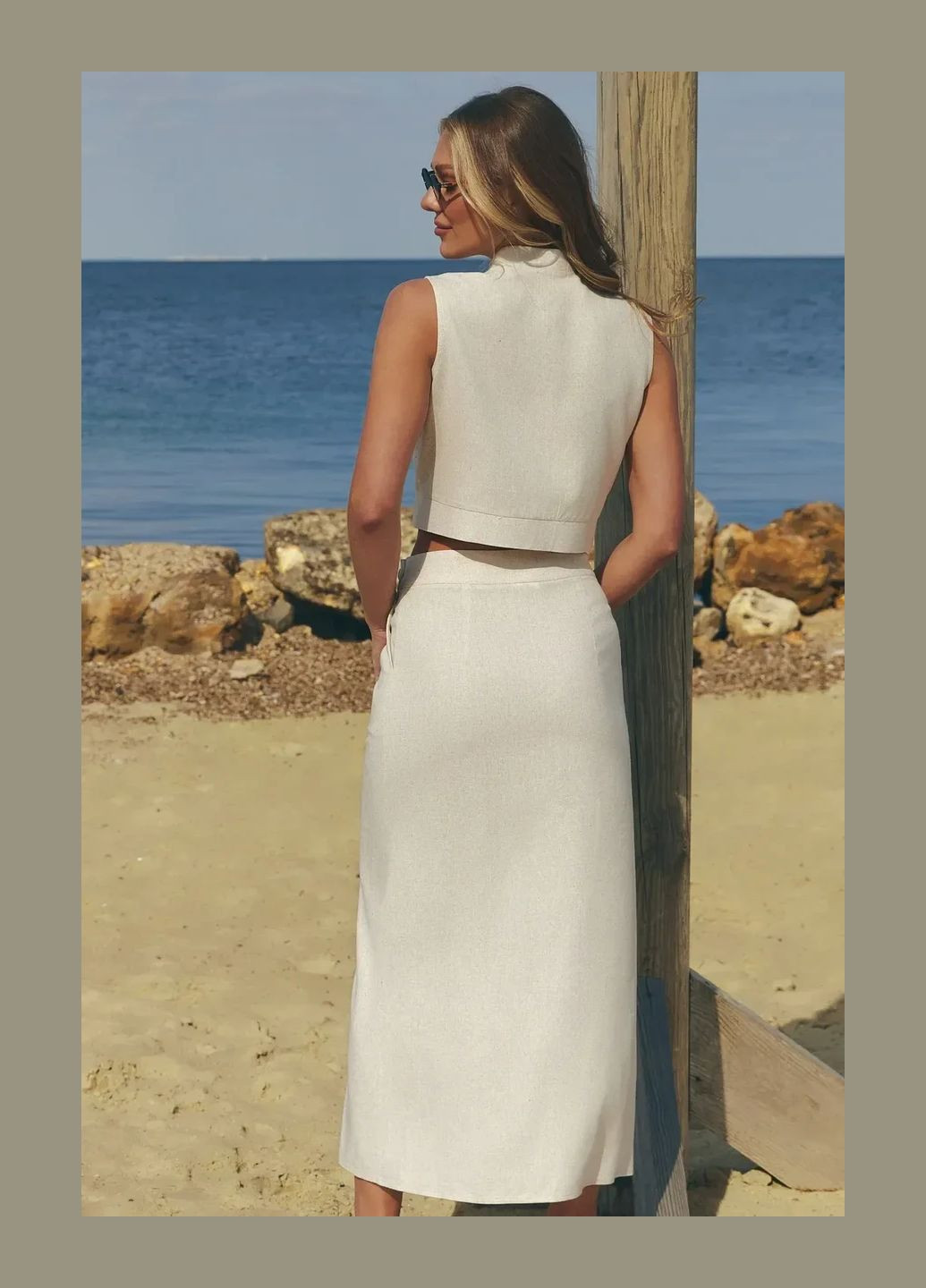 Бежевая юбка на запах на пуговице. бежевый Seventeen