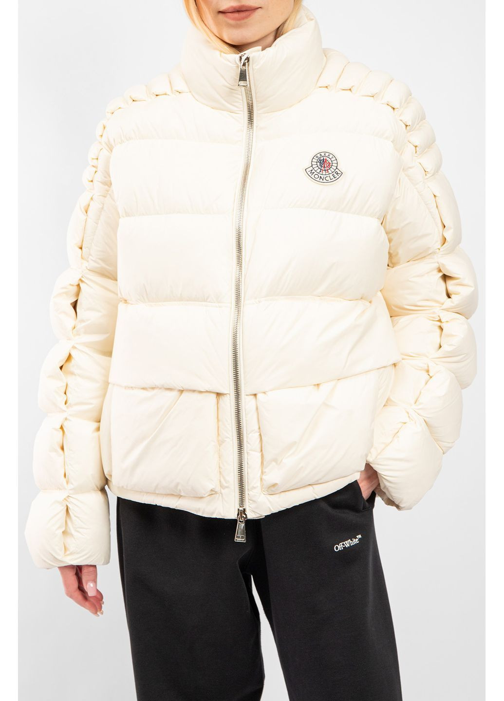 Молочный Пуховик Moncler