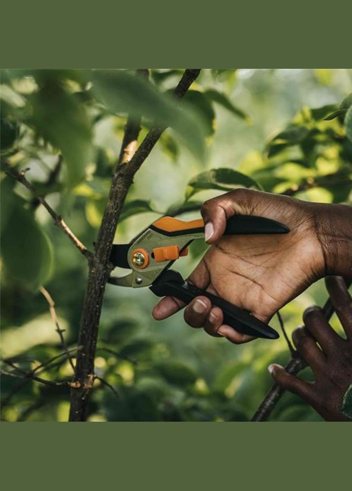 Плоскостной секатор цельнометаллический Solid P331 1057163 Fiskars (316613868)