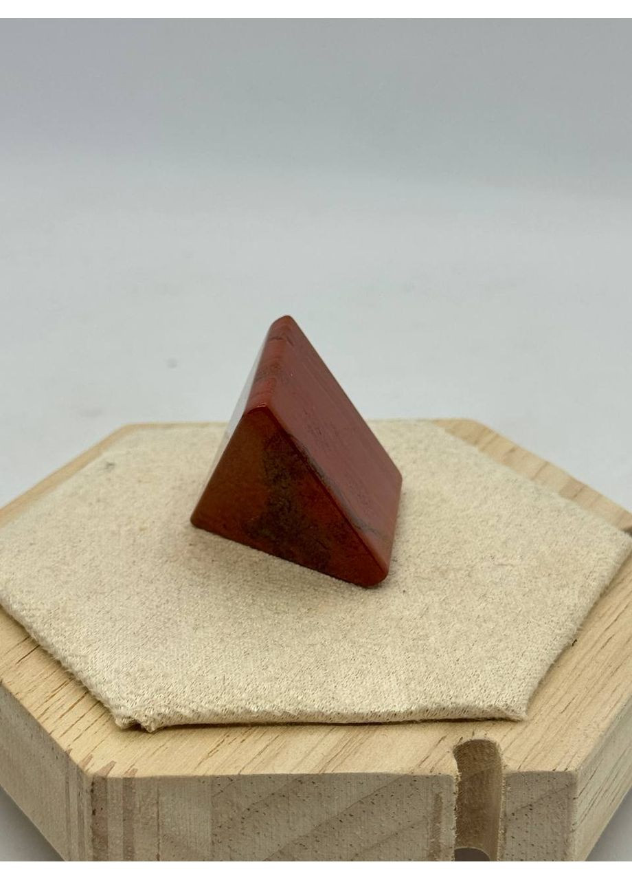 Піраміда з червоної яшми 30*30 мм Червоний No Brand (372468089)