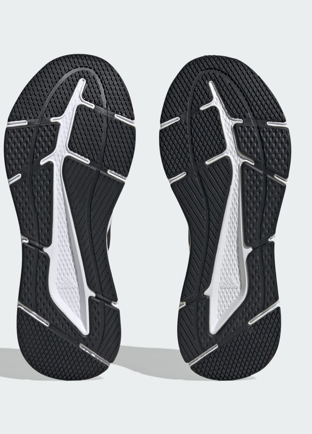 Белые всесезонные кроссовки для бега questar adidas