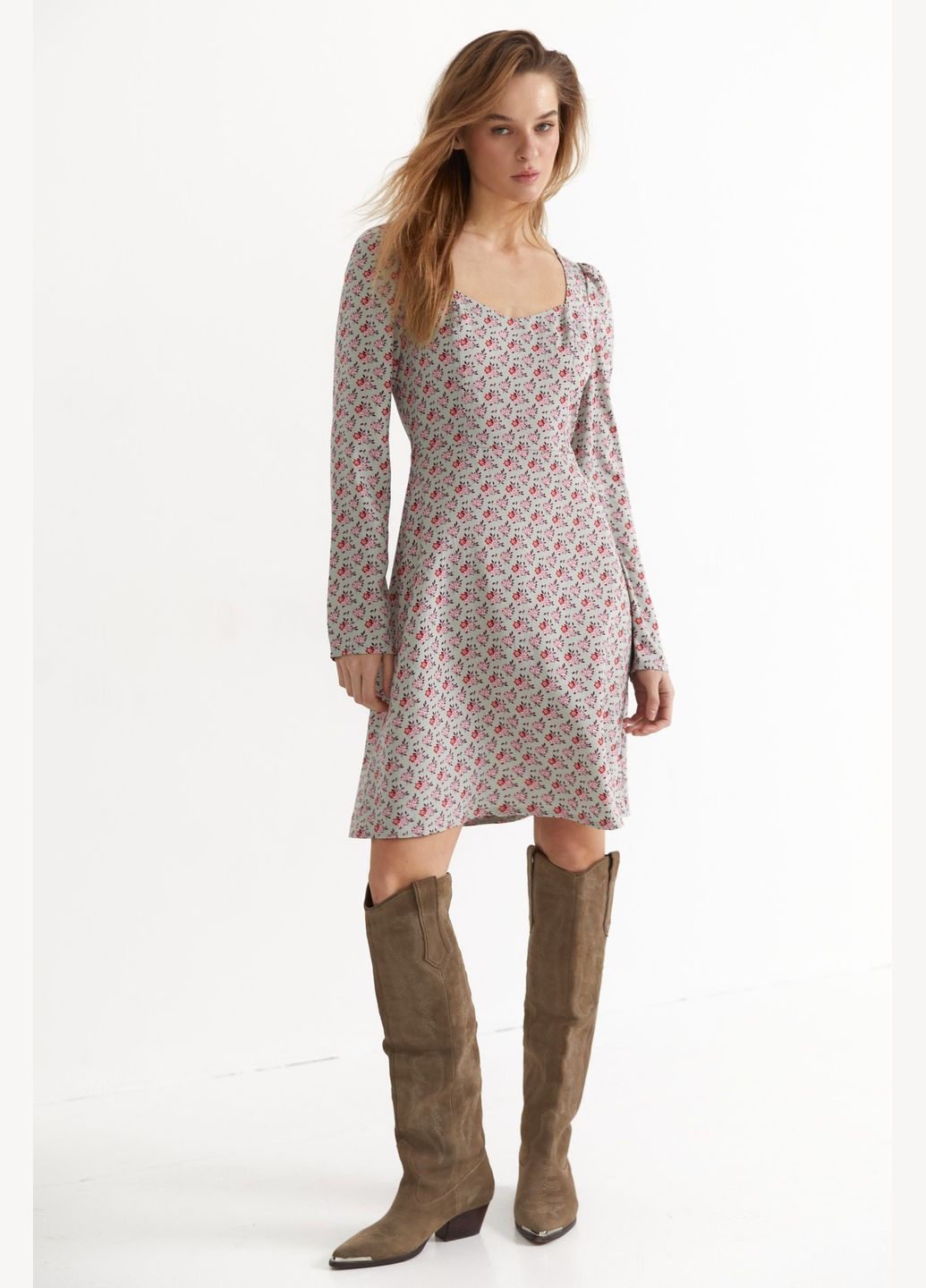 Світло-рожева сукня міні штапель світло-рожеві та червоні квіти на шалфей Vovk з квітковим принтом