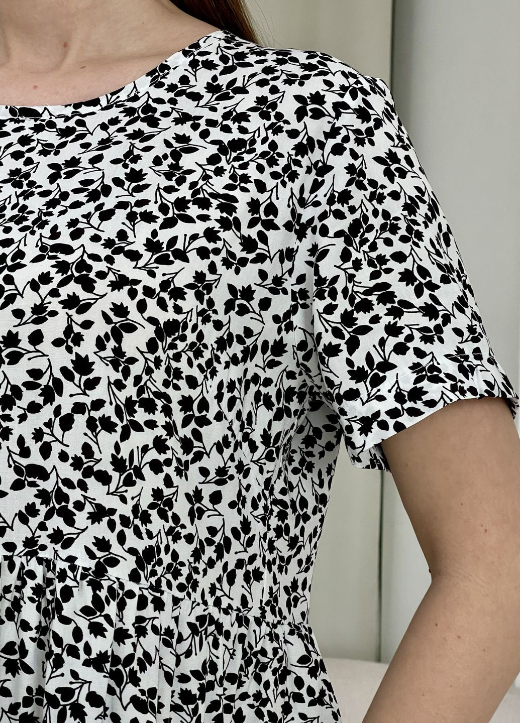 Чорна коктейльна, пляжна, повсякденний, кежуал, вечірня літня вільна сукня з рюшами зі штапелю в квіточку кльош Merlini з квітковим принтом