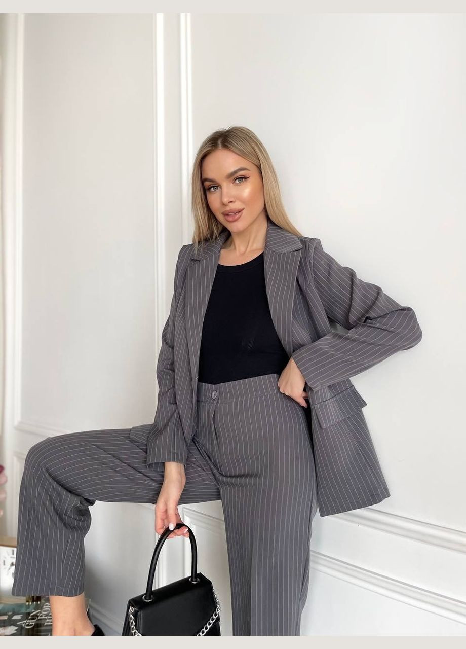 Жіночий класичний костюм сiрого кольору 31375 Fashion (322250002)