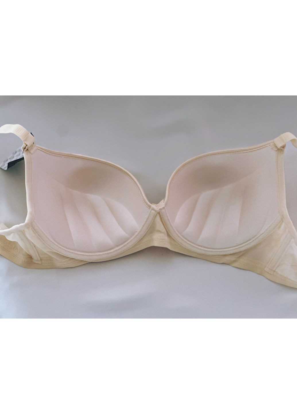 Бежевый бюстгальтер с косточками и кружевом Onita de Mas